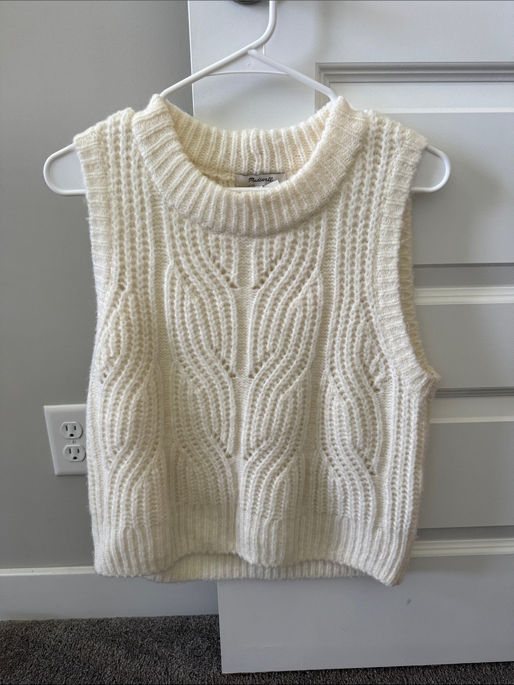 Cable Knit Sleeveless Sweater Vest - Cream